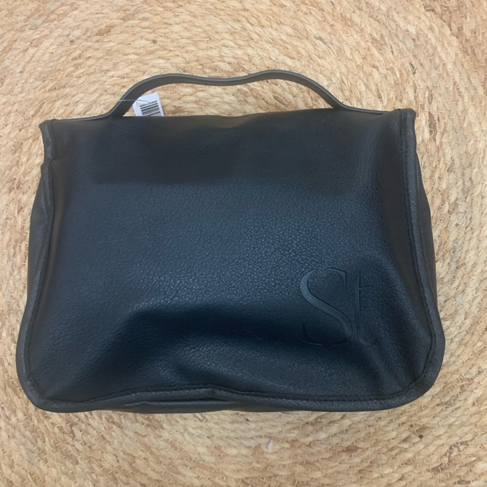 Travel Toiletry bag by Seint